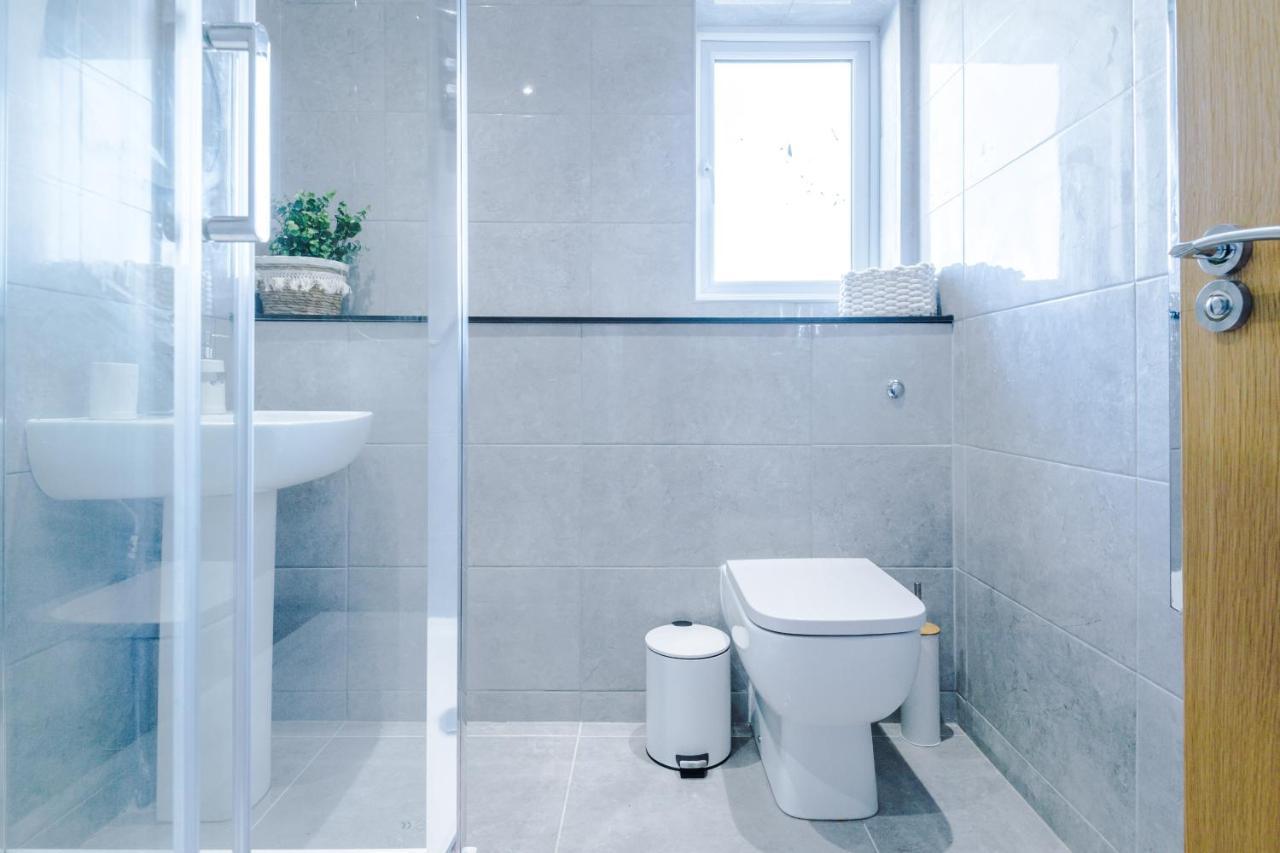 Stunning 2 Bed Apt By Greenstay Serviced Accommodation - Located In Formby Village - Perfect For Short & Long Stays - Couples, Friends & Families & Business Travellers All Welcome - Dog Friendly - 7 מראה חיצוני תמונה